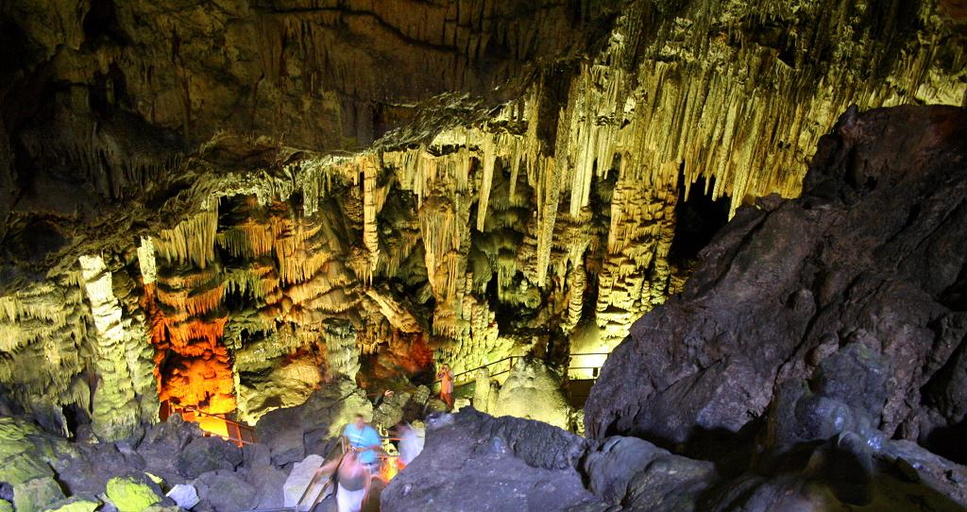 Dikhtian Cave