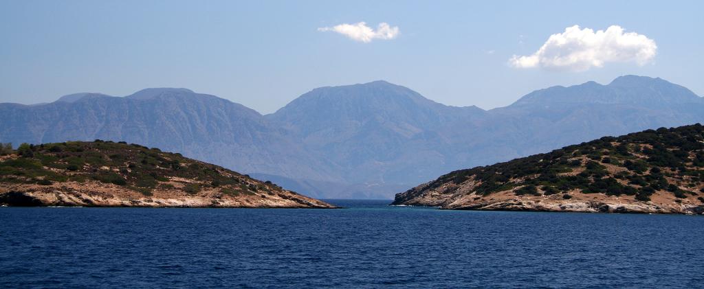 View leaving Agios Nikolaos harbour