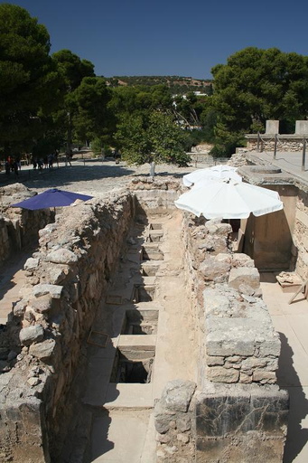 Excavations at Knossos