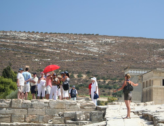 Tour Guide, Knossos