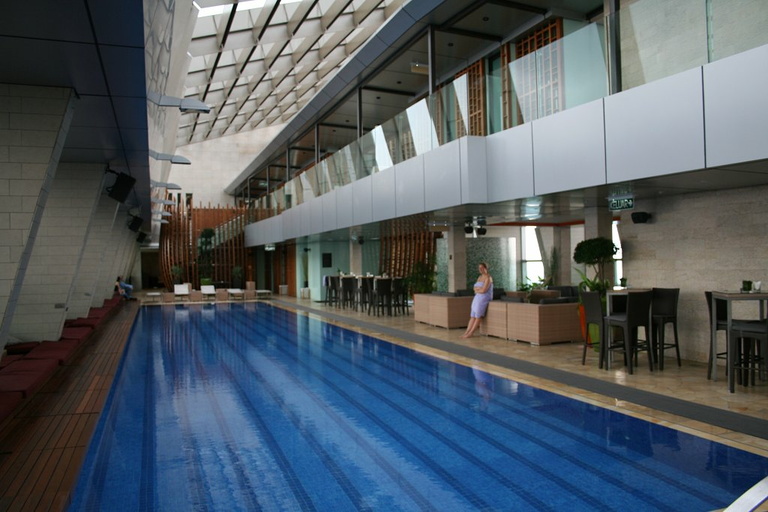 Swimming pool on the roof of Traders' Hotel