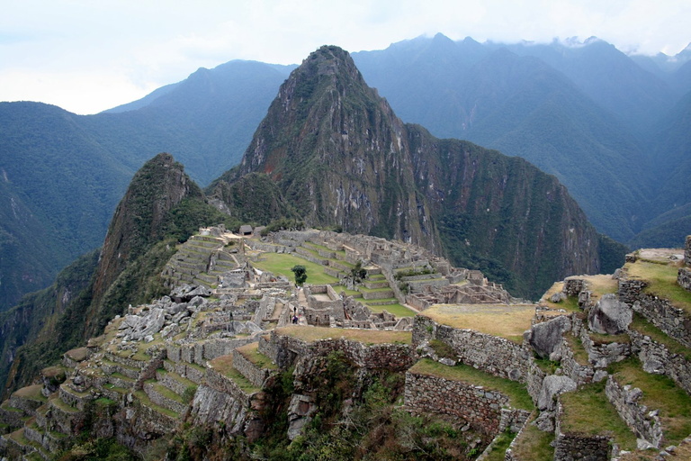 Machu Picchu ruins, Wayna Picchu behind